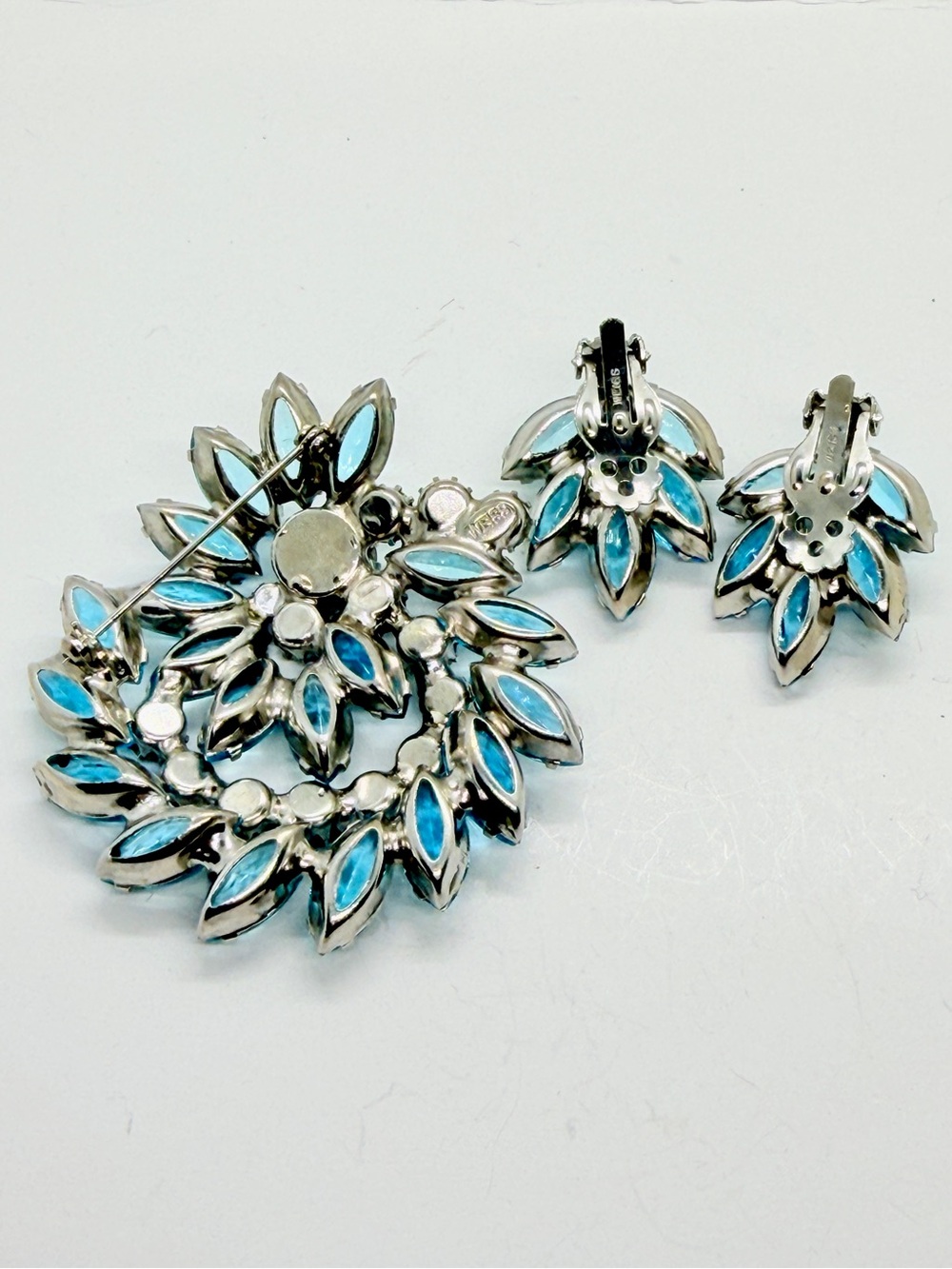 Vintage Large Weiss Brooch & Clip On Earring, AB & Blue Rhinestones Floral Pin - Picture 8 of 10